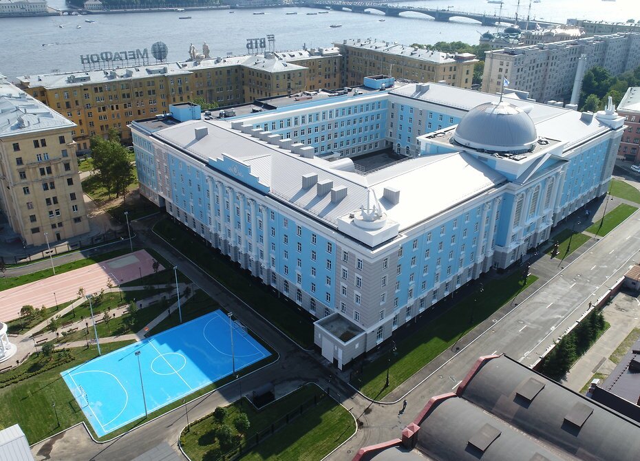 Нахимовское военно-морское училище в Санкт-Петербурге
